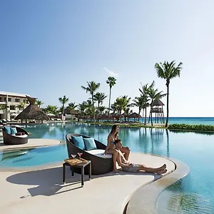 secrets-akumal-riviera-maya.quintano-roohotels.com/